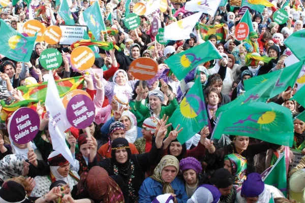 8 Mart'ı kadın devrimi ruhuyla dokumak