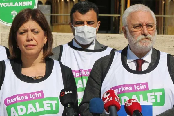 Siyasi kumpasın devamı