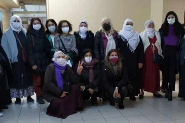 Barış Annelerinden Kürtçe savunma