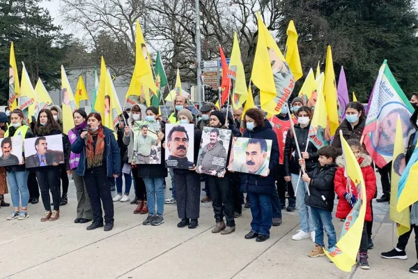 Kürtler Önderleri için ayakta