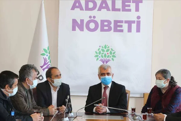 Adalet Nöbeti’ne ziyaretler