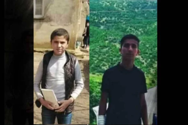 İki çocuk yan yana defnedildi