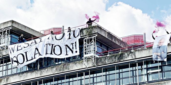 AİHM binasında gençlerden eylem