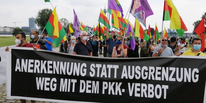 Düsseldorf'ta polis yasası protesto edildi
