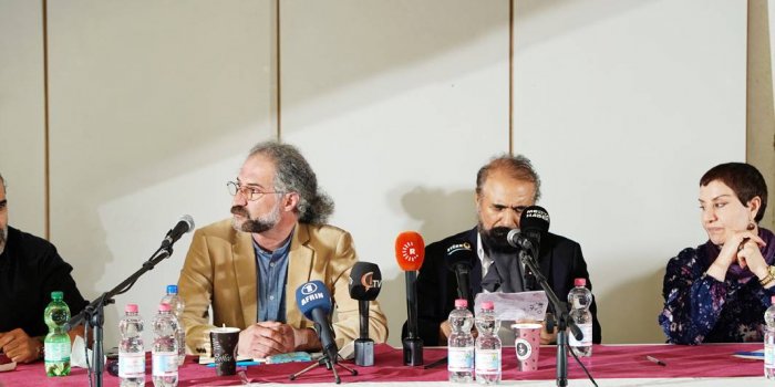 Sanatçılar basın açıklaması yaptı