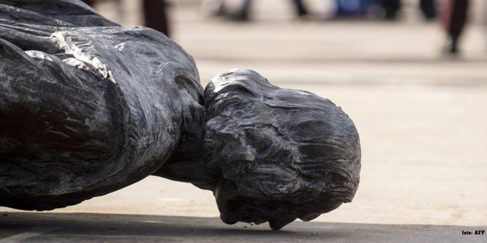 Kristof Kolomb'un devrilen heykeli/foto: AFP