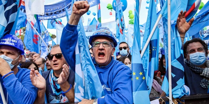 200 binden fazla kişi “Faşizm bir daha asla” sloganıyla bir araya geldi. foto: Alberto Pizzolini/AFP