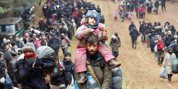 Belarus Polonya sınırında göçmenlerin bekleyişi sürüyor/ foto: AFP