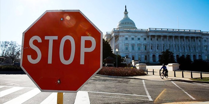 ABD Senatosu’ndan zorunlu aşıya ret