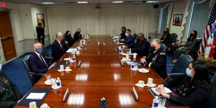 ABD Savunma Bakanı Lloyd Austin, Washington’da temaslarda bulunan İsrailli mevkidaşı Benny Gantz'ı Pentagon'da ağırladı.