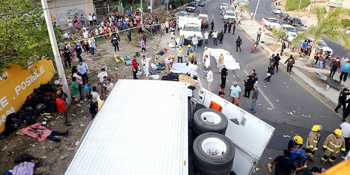 54 göçmen tır kasasında can verdi