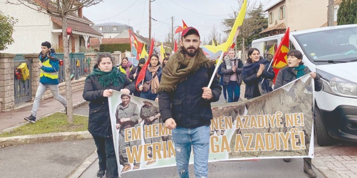 Gençlerin Fransa yürüyüşünden bir kare