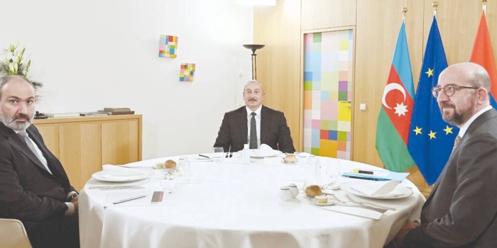 AB Konseyi Başkanı Charles Michel, Azerbaycan Cumhurbaşkanı İlham Aliyev ve Ermenistan Başbakanı Nikol Paşinyan