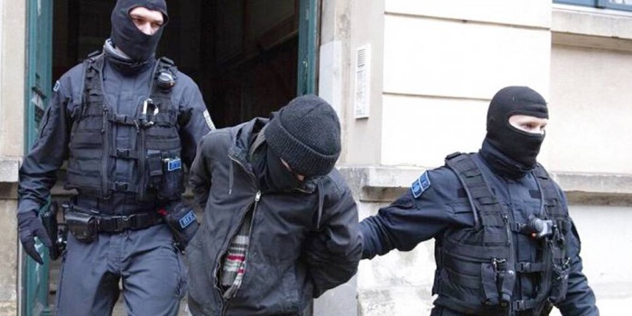 Almanya'da Saksonya Eyaleti Başbakanı Michael Kretschmer’e suikast planlayan şüpheli operasyonla yakalandı. 