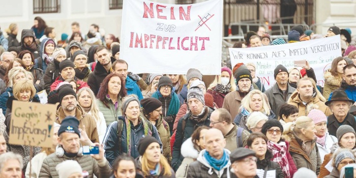Viyana’da aşı karşıtları sık sık protesto gösterileri yapıyor. Bu fotoğraf da 14 Kasım’daki bir gösteriden. AFP: VİYANA