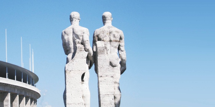 Karl Albiker'ın Berlin Olimpiyat stadyumunda yaptığı Nazi dönemi heykelleri-foto:wikipedia