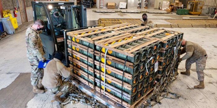 ABD ile NATO Ukrayna’ya silah sevkiyatı yapmaya devam ediyor.