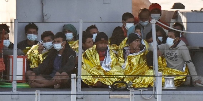 Denizde yardım çağrısı yapan göçmenleri Avrupalı devletler yerine sivil toplum örgütleri kurtarıyor. Foto: AFP