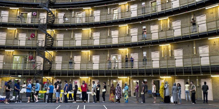 2015’teki göçmen akınında Hollanda mültecilere eski cezaevini tahsis etmişti. 