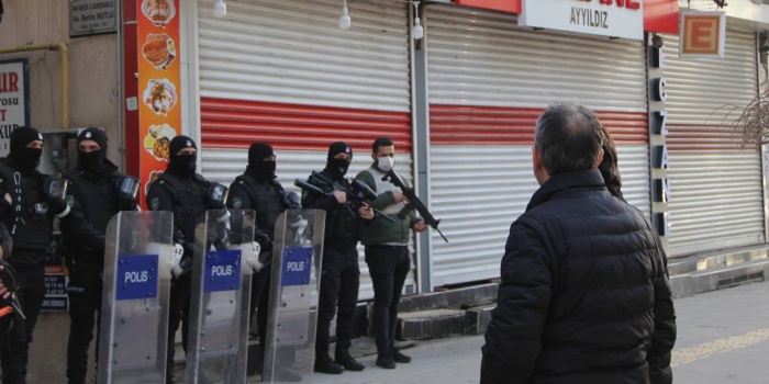 İHD'ye polis baskını