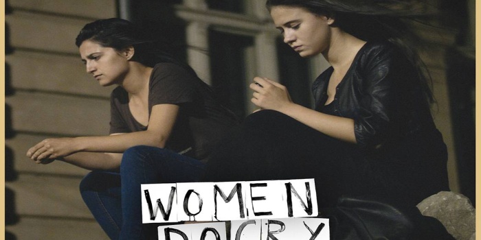 Mina Mileva ve Vesela Kazakova’nın yönettiği ‘Kadınlar Ağlar’ filmi, kadın düşmanlığına, homofobiye ve patriyarkanın her türlü tezahürüne karşı kadın dayanışmasının bir çığlığı olarak betimlenmiş. 