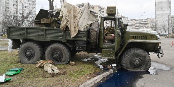 Kiev’de Cuma günü yaşanan çatışmalarda Ukrayna askerleri hayatını yitirdi. Foto: AFP