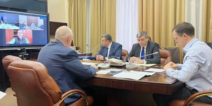 Ukrayna ile Rusya’nın müzakere heyetleri görüşmelerini online yapıyor.