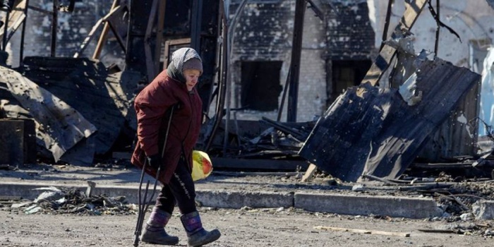 Rus ordusunun yoğun bombardımanı nedeniyle Mariupol’da büyük bir yıkım var ve ateş altındaki siviller de zor durumda. 