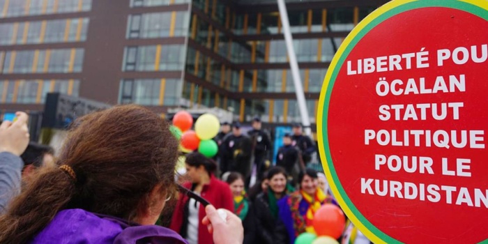 Kürdistanlılar çok defa Strasbourg’ta bulunan CPT binası önünde gösteri yaparak İmralı Cezaevi’ne gidilmesi çağrısı yapmıştı. ARŞİV