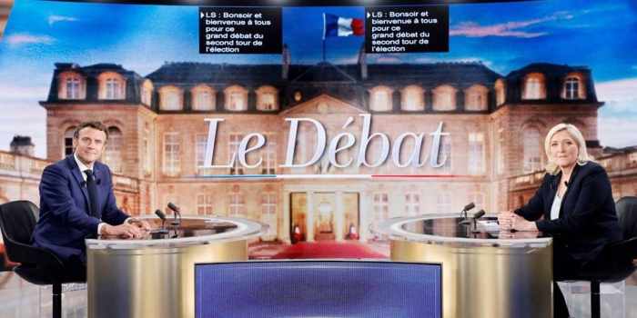 Macron ve Le Pen Perşembe akşamı canlı yayında kozlarını paylaştı.