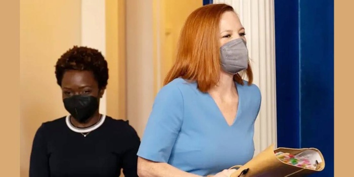 Karine Jean-Pierre (solda) ve Jen Psaki 