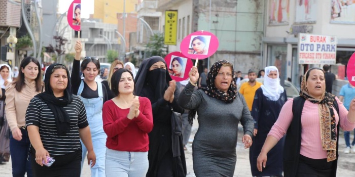 Silopîli kadınlar, Sakine Kültür'ün katledilmesini protesto ediyor.