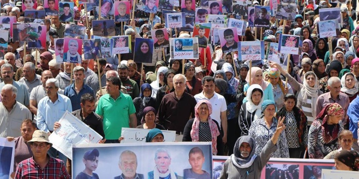 Efrînlilerin Türk işgal tehditlerini protesto gösterisi