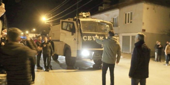 Türk polisi saldırdı