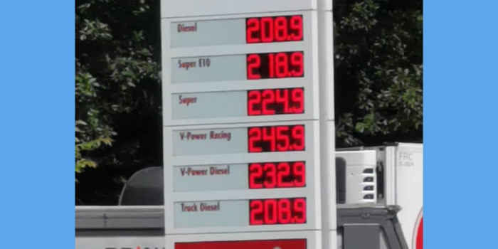 Almanya’da dün benzin fiyatları fırlayarak 2,45 euroya kadar yükseldi.