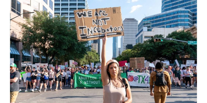 ABD'nin Teksas eyaletinde kadınlar Roe V. Wade kararını protesto ediyor / Foto: Afp