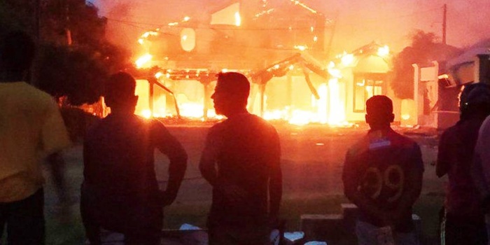 Sri Lanka Devlet Başkanlığı Sarayı yakıldı