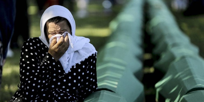 Srebrenitsa anıt mezar