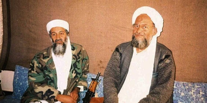 Zevahiri (sağda), Usama bin Ladin'den (solda) sonra El Kaide'nin başına geçmişti. 