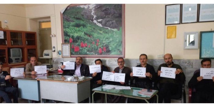 Seqiz / Öğretmenler greve gitti