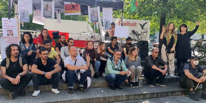 Münih'te Mirza Bilen için yapılan protesto