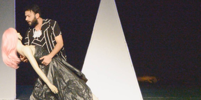 Buka Lekî: Plastik hayatlar tiyatro oyunu