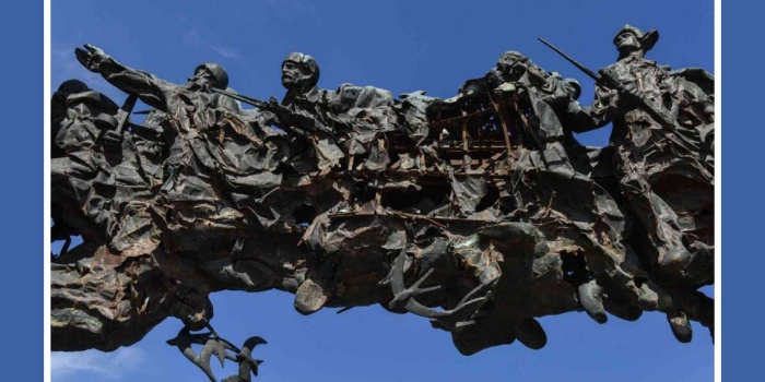 Rusya - Ukrayna savaşında zarar gören bir heykel