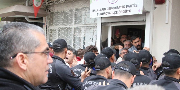 Adana'da polisler tarafından darp edilen siyasetçiler