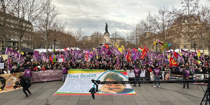Paris République meydanı Foto: Erkan GÜLBAHÇE