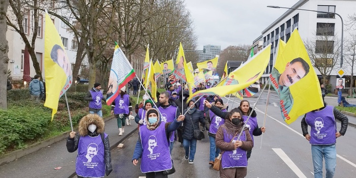 Kürtler ve dostları 15 Şubat komplosunun yıl dönümünde sokaklara çıkıyor / Frankfurt