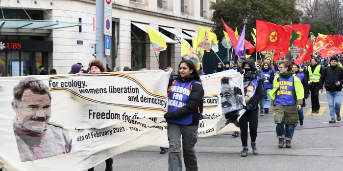 İsviçere Cenevre'de enternasyonalistlerin uzun yürüyüşü