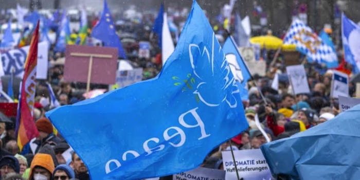 Berlin'de savaş karşıtı gösteri