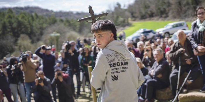 Yağmur duasına çıkan köylüler / Katalonya