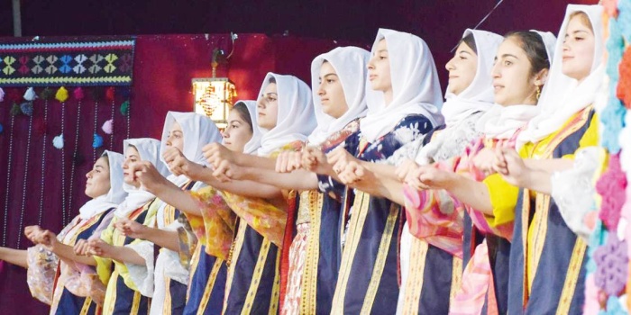 Şehîdên Qereçoxê kadın folklor grubu